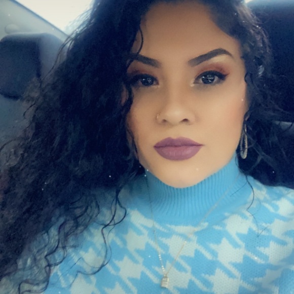 Meet your Posher, Briana - Picture 3 of 3